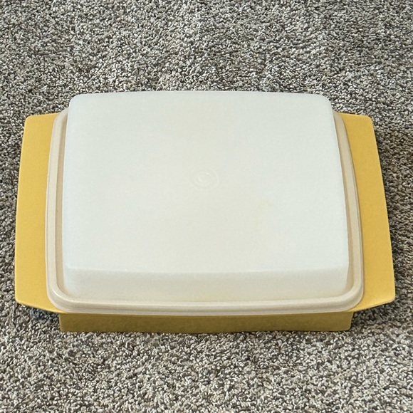 4 PC VINTAGE TUPPERWARE GOLD DEVILED EGG KEEPER CARRIER SERVER TRAY ~ LOOKS NEW - Picture 2 of 12